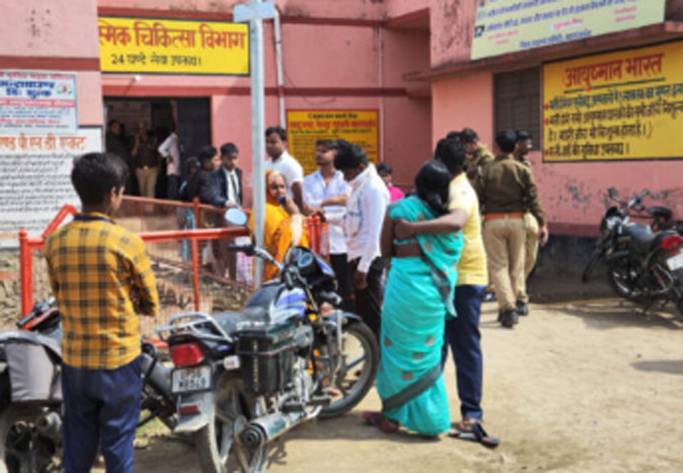 Maharajganj- घुघली- कप्तानगंज मार्ग पर बड़ा हादसा, दो छात्रों की मौत, चार की हालत गंभीर