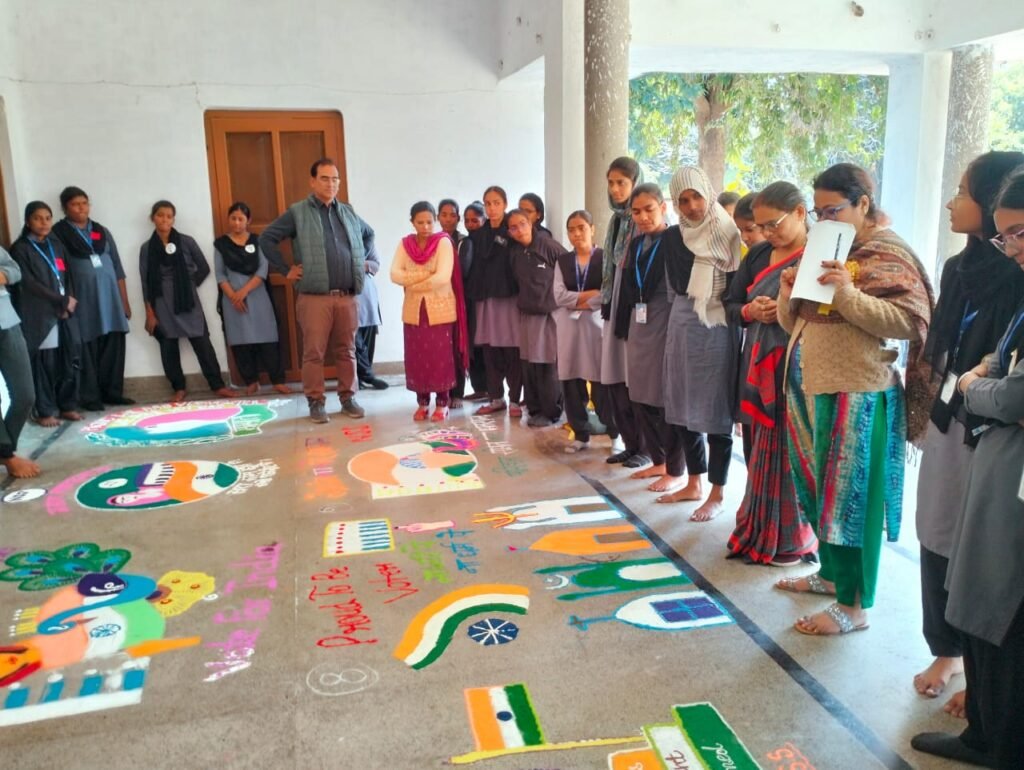 Gorakhpur- राष्ट्रीय सेवा योजना का सात दिवसीय विशेष शिविर, चौथे दिन मतदाता जागरूकता पर रंगोली प्रतियोगिता का हुआ आयोजन