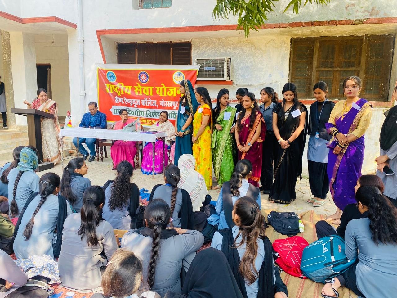 Gorakhpur- राष्ट्रीय सेवा योजना का सात दिवसीय विशेष शिविर, छठें दिन भाषण, ड्रैपिंग दी साड़ी प्रतियोगिता व पाँचवा आउटरीच कैंप का हुआ आयोजन