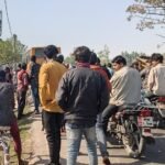 Maharajganj- स्कूली बस की चपेट में आया बाइक सवार, हालत गंभीर