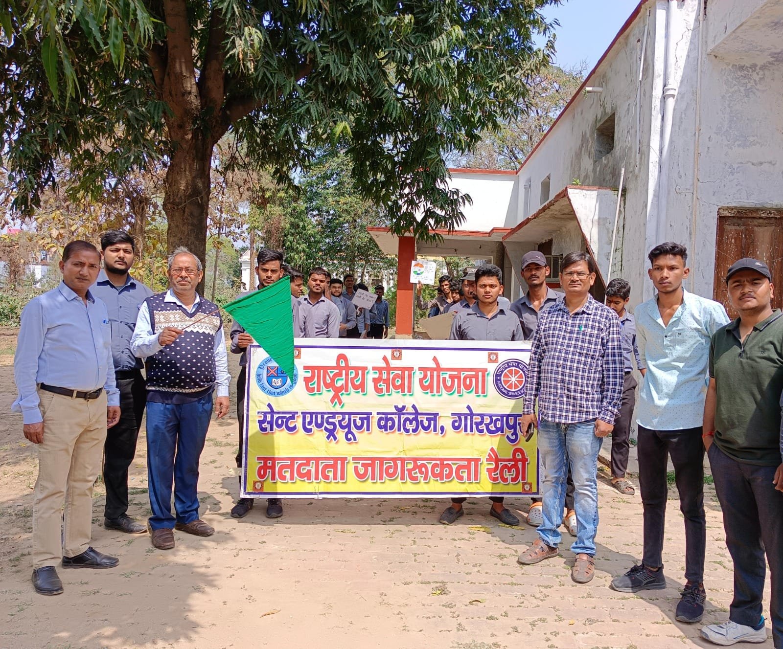 Gorakhpur : राष्ट्रीय सेवा योजना - सप्त दिवसीय विशेष शिविर के चौथे दिन मतदाता जागरूकता रैली निकाल कर सभी को मतदान करने के लिए किया गया प्रेरित