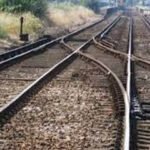 Gorakhpur- Narkatiaganj Railway Route- रेलवे ट्रैक पर मिली युवक की लाश, जीआरपी ने लिया कब्जे में