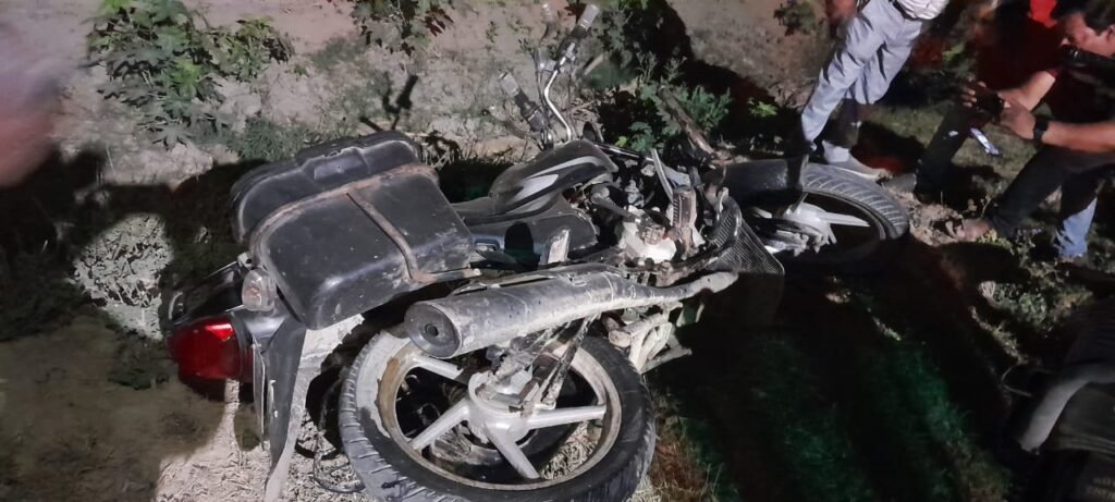 महराजगंज की बड़ी खबर: सिसवा में कम्बाईन की चपेट में आया बाइक सवार, हुई दर्दनाक मौत