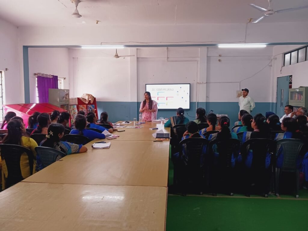 Maharajganj- स्टर्लिंग पब्लिक सीनियर सेकेंडरी स्कूल में प्रशिक्षण प्रोग्राम का हुआ आयोजन