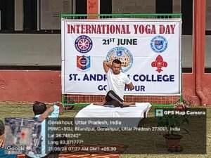 Gorakhpur News - सेण्ट ऐण्ड्रयूज कॉलेज में अन्तर्राष्ट्रीय योग दिवस के अवसर पर शिक्षक व छात्र-छात्राओं ने किया योग