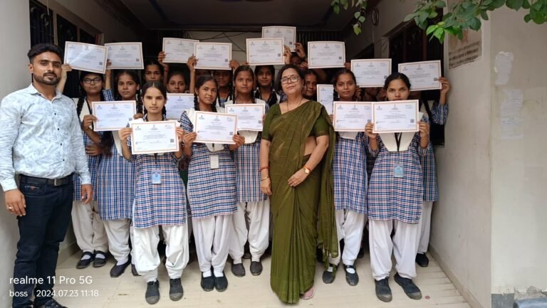 प्रेमलाल सिंघानिया कन्या इंटर कालेज की 92 छात्राओं को मिला कम्प्यूटर एवं सिलाई प्रशिक्षण प्रमाण पत्र