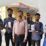 Gorakhpur News- सेण्ट ऐण्ड्रयूज कॉलेज में छूटे हुये छात्र -छात्राओं को मिला स्मार्टफोन