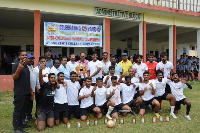 Football Competition Final - दी0द0उ0 गोरखपुर विश्वविद्यालय ने जीता फाइनल का खिताब, टाई ब्रेकर में सेण्ट ऐण्ड्रयूज कॉलेज को 4-2 से हराया