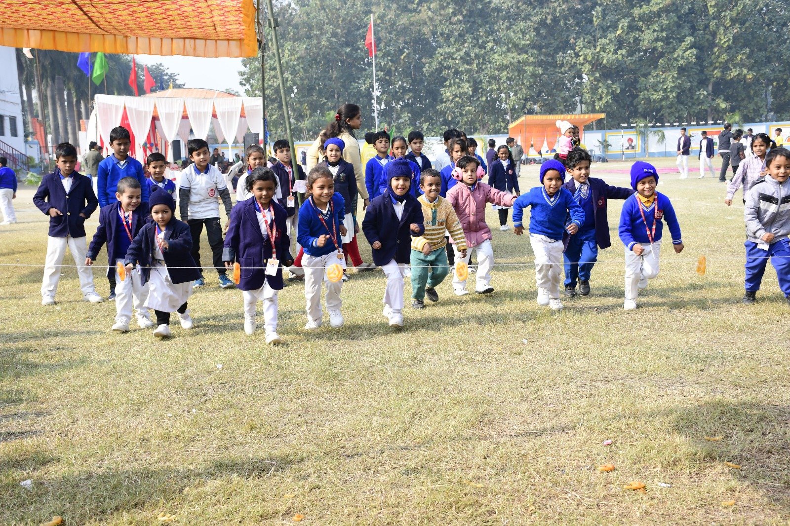 स्टर्लिंग पब्लिक सीनियर सेकेंडरी स्कूल में खेल-कूद प्रतियोगिता का दूसरा दिन, बच्चो ने बढ़-चढ़ कर लिया हिस्सा