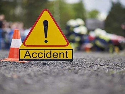 Road Accident: कंटेनर से टकराई कार, चार की मौत, दो घायल