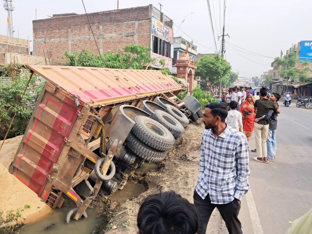 सिसवा में बीती रात होने से बची बड़ी घटना, लाखों का हुआ नुकसान