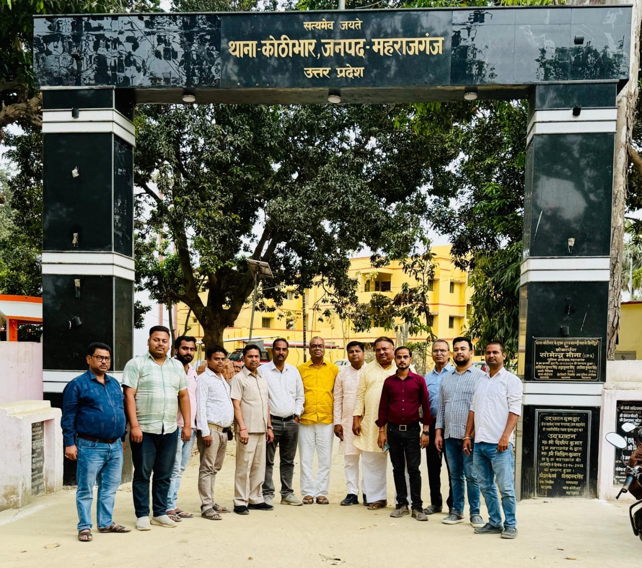 कोठीभार थाना परिसर में व्यापार मंडल व स्वर्णकार संघ की हुई बैठक