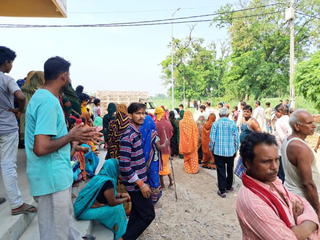 Maharajganj News - पुलिस ने रोक दिया दाह संस्कार के लिए जा रहे शव को, जाने वजह