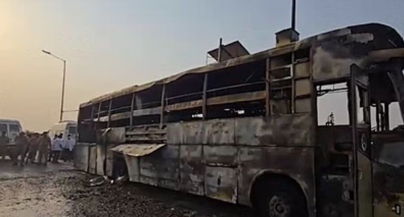 सुबह तड़के स्लीपर बस में लगी आग, पांच यात्री जिंदा जले, कई झुलसे