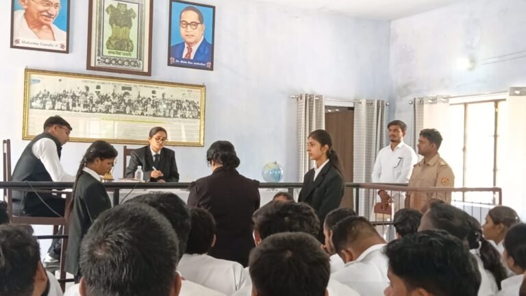 Gorakhpur News - सेंट एंड्रयूज कॉलेज में विधि तृतीय वर्ष के विद्यार्थियों द्वारा मूट कोर्ट अभ्यास कार्यक्रम का किया गया आयोजन