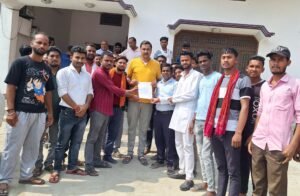 युवाओं ने बिजली समस्याओं को लेकर विधायक को सौंपा ज्ञापन