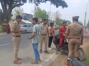 कोठीभार पुलिस की सघन जांच, ट्रैफिक नियमों का उल्लंघन करने वालों पर की गई कार्यवाही