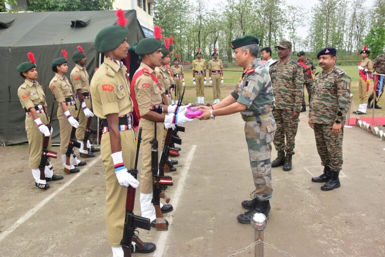 102 UP Bn NCC के CATC - 153 शिविर में NCC Group GKP के डिप्टी ग्रुप कमान्डर कर्नल विशाल दूबे ने किया दौरा