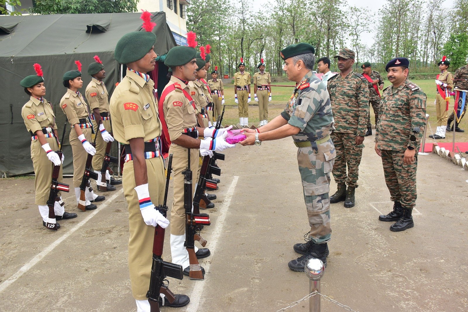 102 UP Bn NCC के CATC - 153 शिविर में NCC Group GKP के डिप्टी ग्रुप कमान्डर कर्नल विशाल दूबे ने किया दौरा