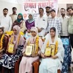 Kushinagar- जिला टॉपर आरज़ू खातून हुई सम्मानित