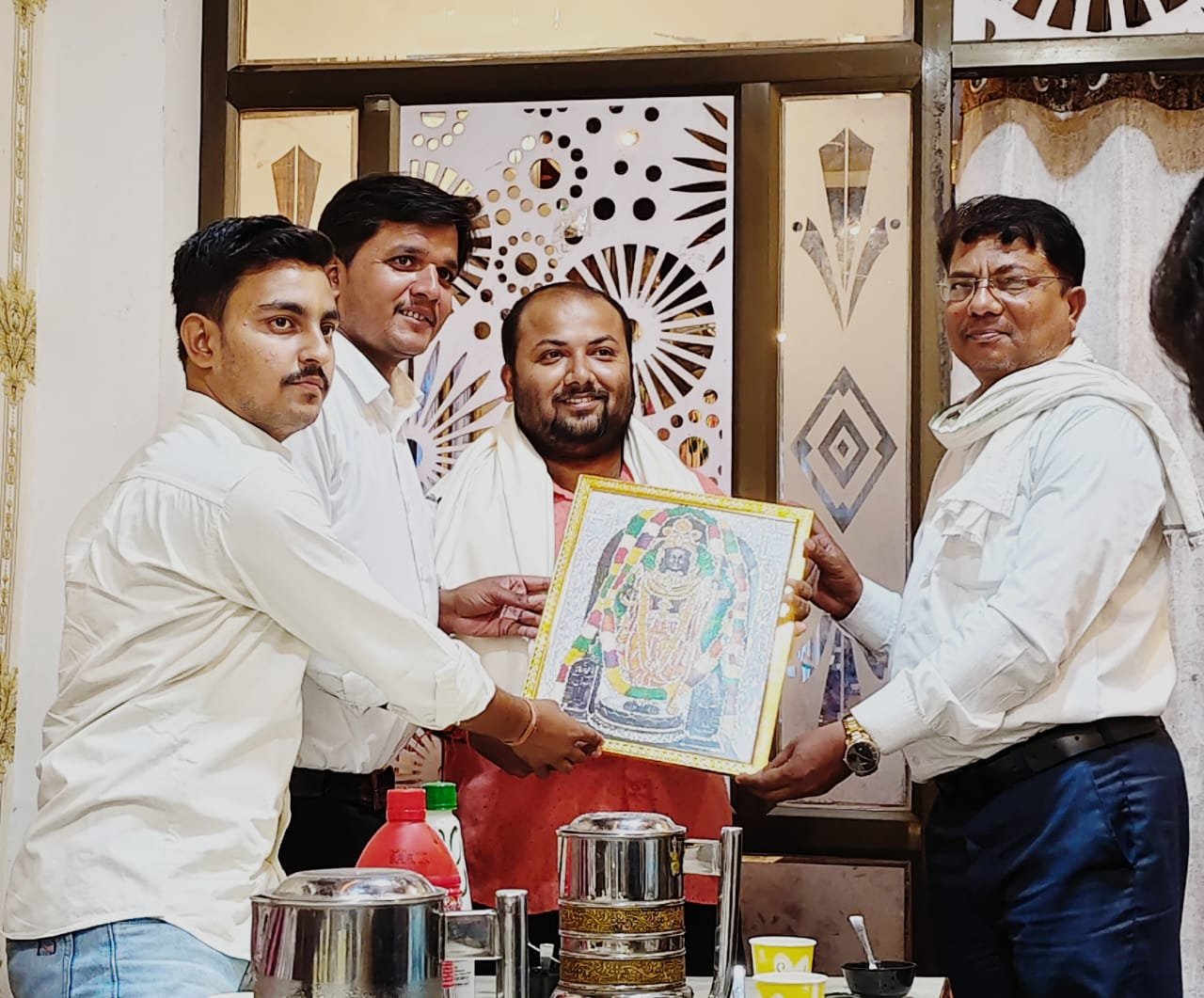 बिहार राज्य में सहायक अध्यापक की नियुक्ति पर संस्था ने किया सम्मानित