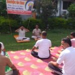 International Yoga Day- स्टर्लिंग पब्लिक स्कूल के शिक्षक व कर्मचारियों ने किया योग