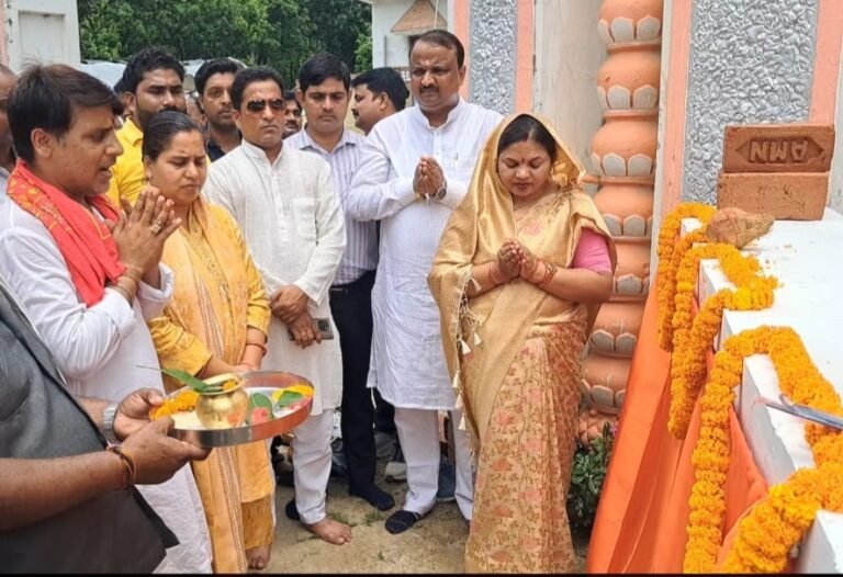 Siswa Nagar Palika - वंदन योजना से देवियापुर मंदिर को मिली 1.66 करोड़ की बड़ी सौगात, मंदिर की बदलेगी सूरत, पूजन अर्चन कर अध्यक्षा ने की शिलान्यास