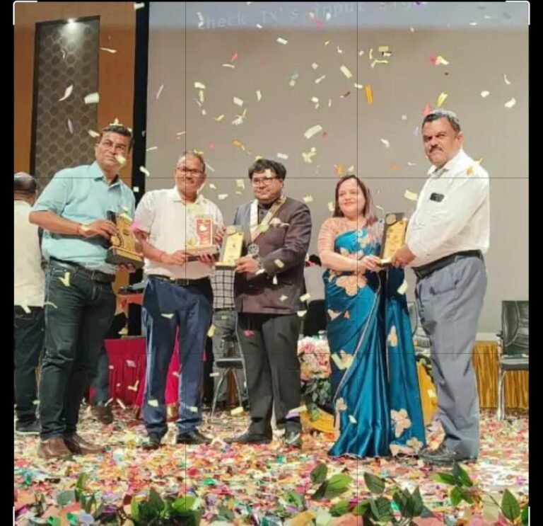 प्रयागराज में सम्मानित हुए सिसवा के रोटेरियन, समाज सेवा के क्षेत्र में मिला अवॉर्ड