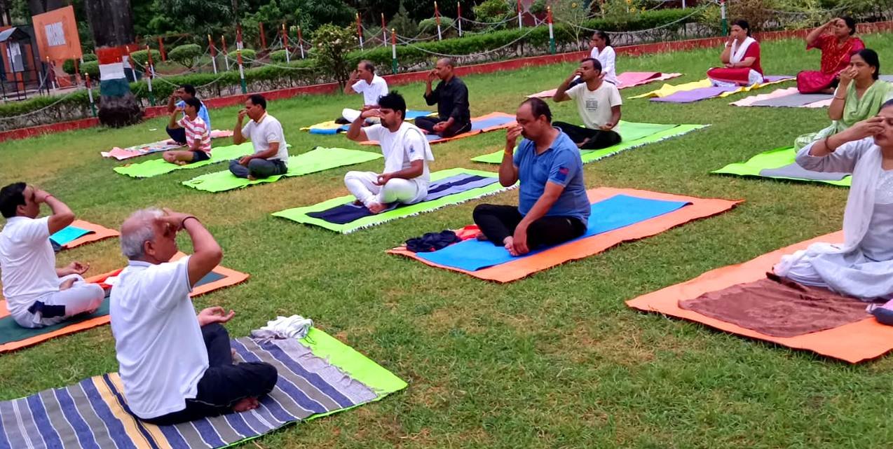 दो दिवसीय योग शिविर का हुआ आयोजन, 50 योगकर्ता होंगे सम्मानित