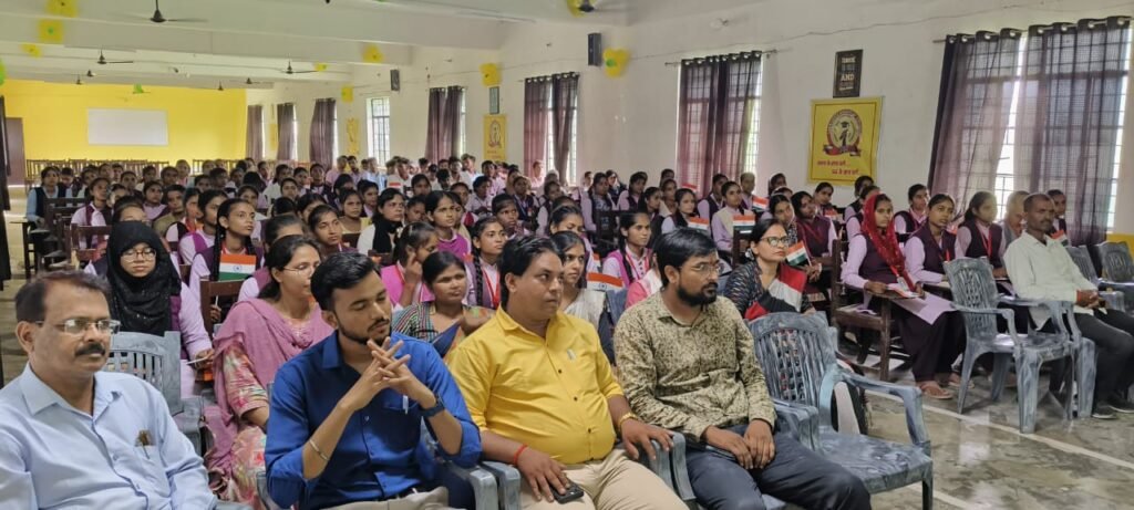 Kushinagar News- सरस्वती देवी महाविद्यालय में तिरंगा म्यूजिकल कंसर्ट का हुआ आयोजन