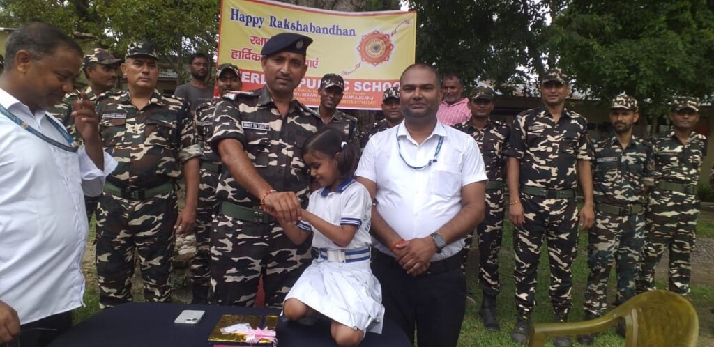 स्टर्लिंग पब्लिक स्कूल की छात्राएं पहुंची SSB कैंप व कोठीभार थाना, बाँधी राखी