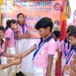 स्कूली बच्चों ने मनाया रक्षाबंधन उत्सव, सहपाठियों को छात्राओं ने बांधी राखी