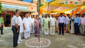 सिसवा नगर पालिका में धूमधाम से मना स्वतंत्रता दिवस, अध्यक्ष शकुंतला जायसवाल ने किया ध्वजारोहण