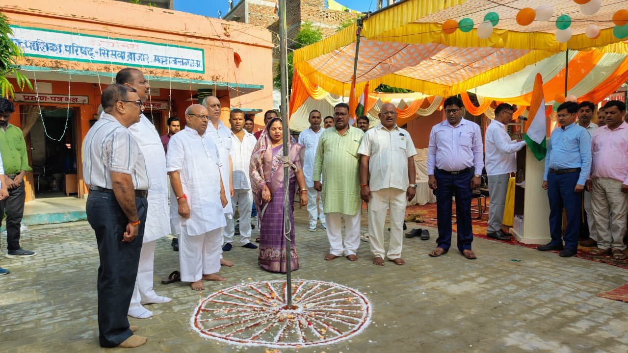 सिसवा नगर पालिका में धूमधाम से मना स्वतंत्रता दिवस, अध्यक्ष शकुंतला जायसवाल ने किया ध्वजारोहण