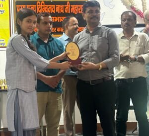 Kushinagar News- आरपीआईसी कॉन्वेंट स्कूल मठिया की छात्रा स्पंदिका सिंह ने ज़िले का नाम किया रोशन