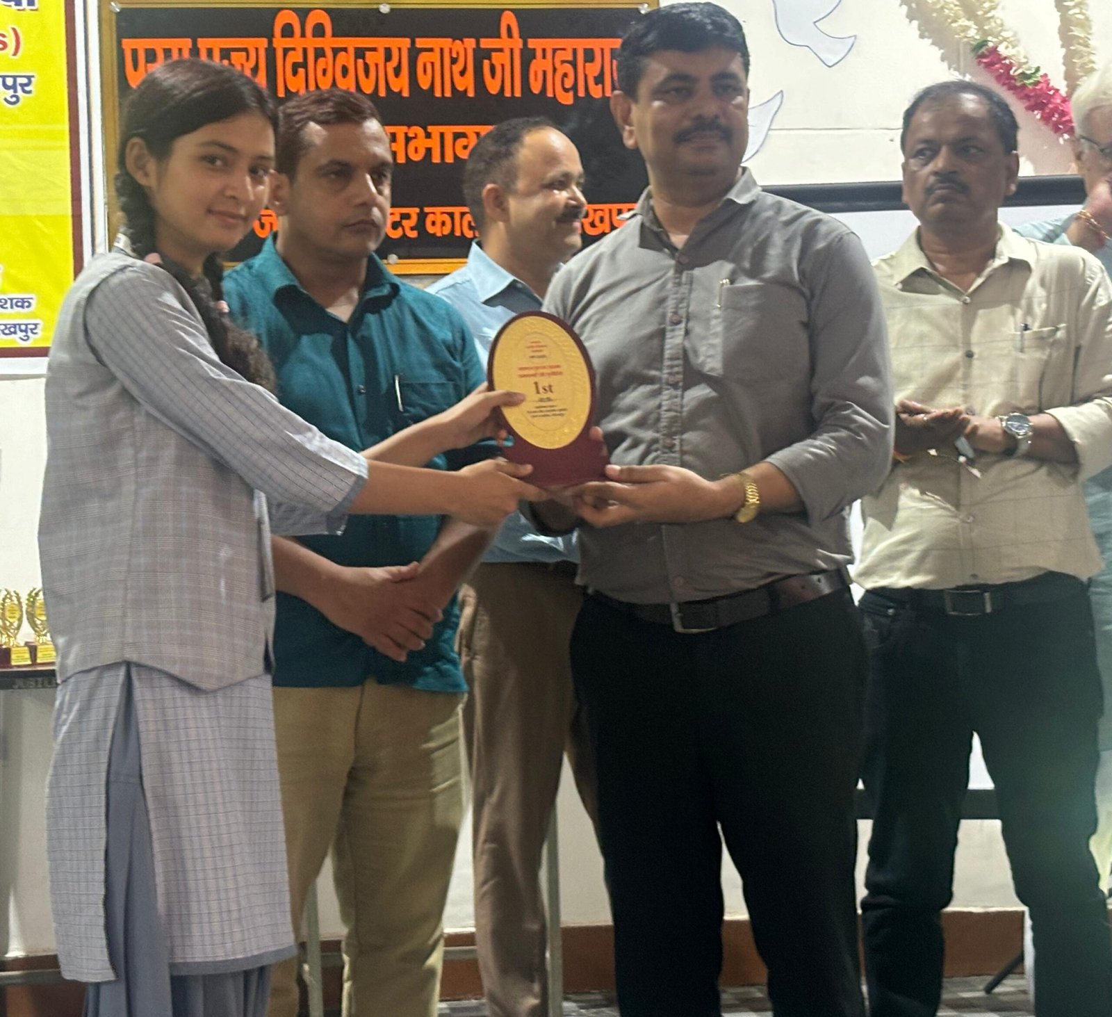 Kushinagar News- आरपीआईसी कॉन्वेंट स्कूल मठिया की छात्रा स्पंदिका सिंह ने ज़िले का नाम किया रोशन