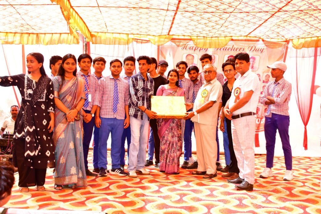 स्टर्लिंग पब्लिक स्कूल में बड़े ही धूमधाम से मनाया गया शिक्षक दिवस