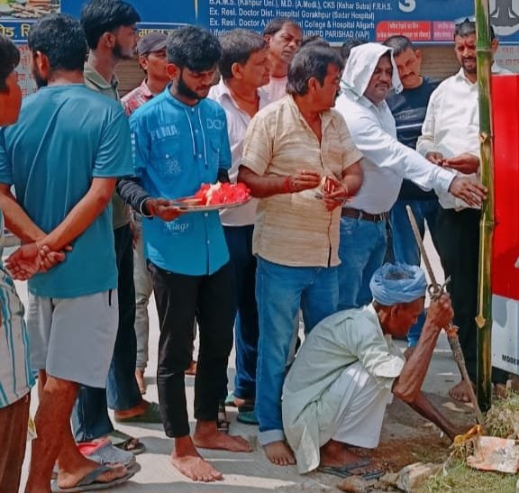 सिसवा में मां दुर्गा के बनने लगे बड़े-बड़े पंडाल, हुआ पूजन