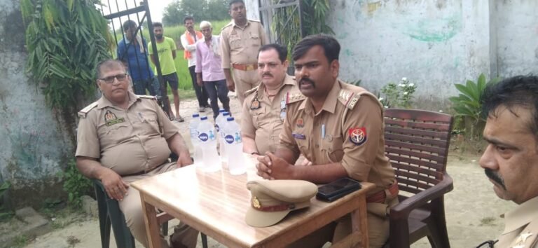 Maharajganj News - थाना प्रभारी ने चौपाल लगाकर दिया शांति और सौहार्द का पैगाम