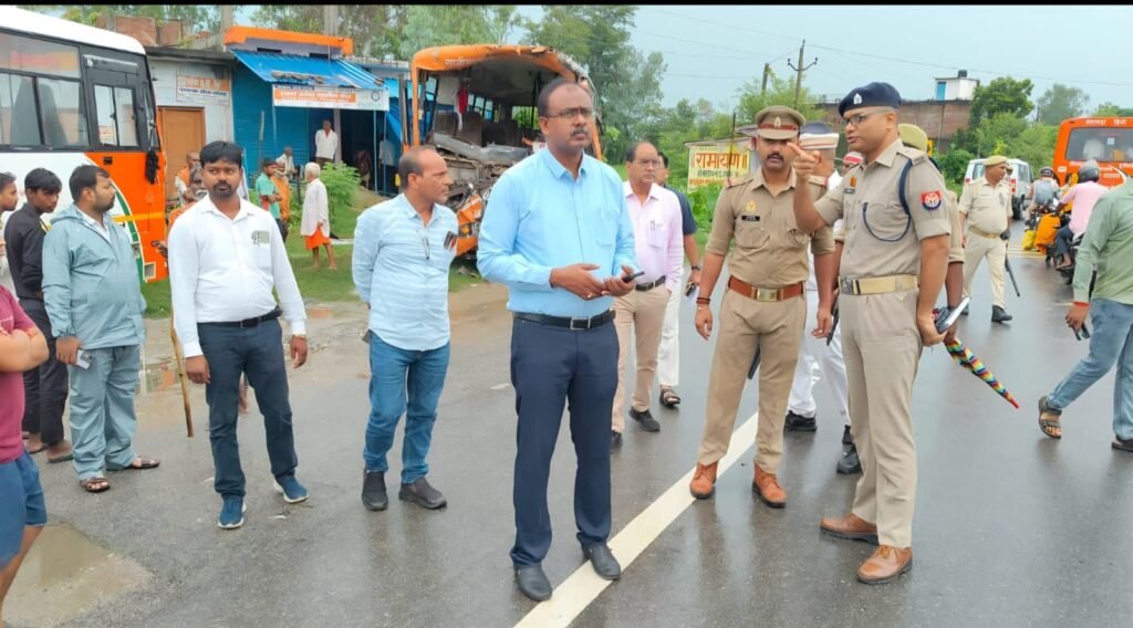 दर्दनाक हादसा: आपस में भीड़ी रोडवेज की तीन बसें, दर्जनों यात्री घायल, डीएम ने दुर्घटना स्थल का किया दौरा, जिला अस्पताल भी पहुंचे