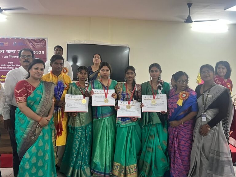 Kushinagar News - गोरखपुर मंडल में RPIC Convent School को नाटक प्रतियोगिता और मूर्तिकला में मिला प्रथम स्थान