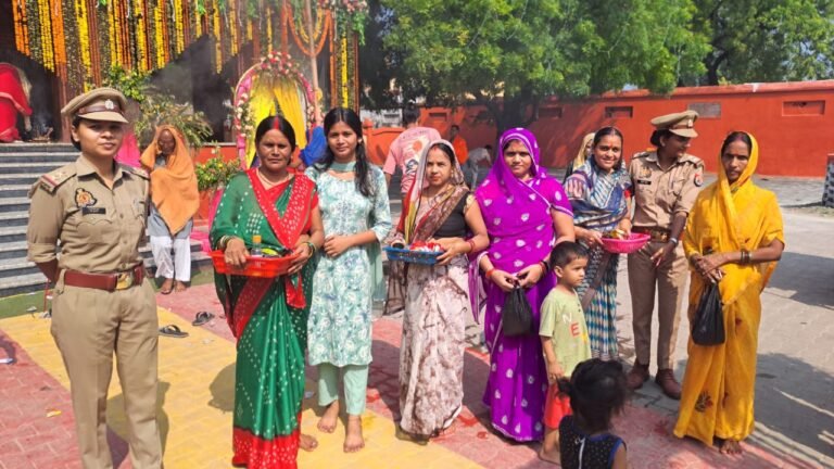 Mission Shakti Phase 5.0 - कोठीभार थाना की मिशन शक्ति टीम ने नवरात्रि पर सिसवा के मंदिरों में जाकर महिलाओं को किया जागरूक