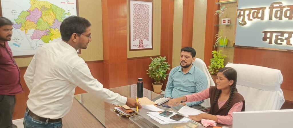 Mission Shakti Special Campaign 5.0 - एक दिन की मुख्य विकास अधिकारी बनी कु0 प्रतिज्ञा सिंह, मामला निस्तारण हेतु दिये निर्देश