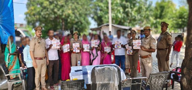 Mission Shakti Phase 5.0 - थाना कोठीभार की मिशन शक्ति टीम, एंटी रोमियो टीम और साइबर क्राइम टीम ने भारतखंड पकड़ी में लगाई चौपाल, महिलाओं और बालिकाओं को किया जागरूक