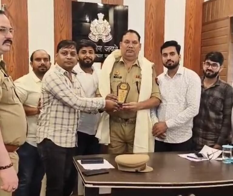 शांतिपूर्ण त्योहार संपन्न कराने पर पुलिस टीम को किया गया सम्मानित