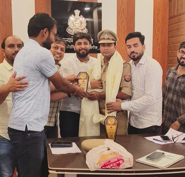 शांतिपूर्ण त्योहार संपन्न कराने पर पुलिस टीम को किया गया सम्मानित