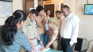 Maharajganj News - वन स्टॉप सेन्टर का DM व SP ने किया औचक निरीक्षण