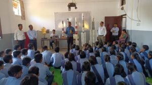 SS Inter College करमही में ISRO वैज्ञानिकों ने दी अंतरिक्ष मिशनों की जानकारी
