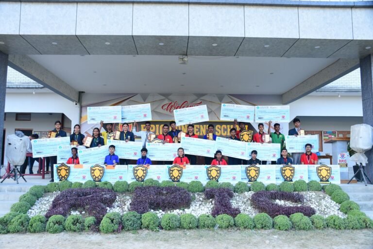 Kushinagar: RPIC कॉन्वेंट स्कूल में हुआ सम्मान समारोह का आयोजन