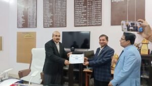 Gorakhpur - जिला विधिक सेवा प्राधिकरण ने प्रोफेसर मो0 तनवीर आलम को किया सम्मानित